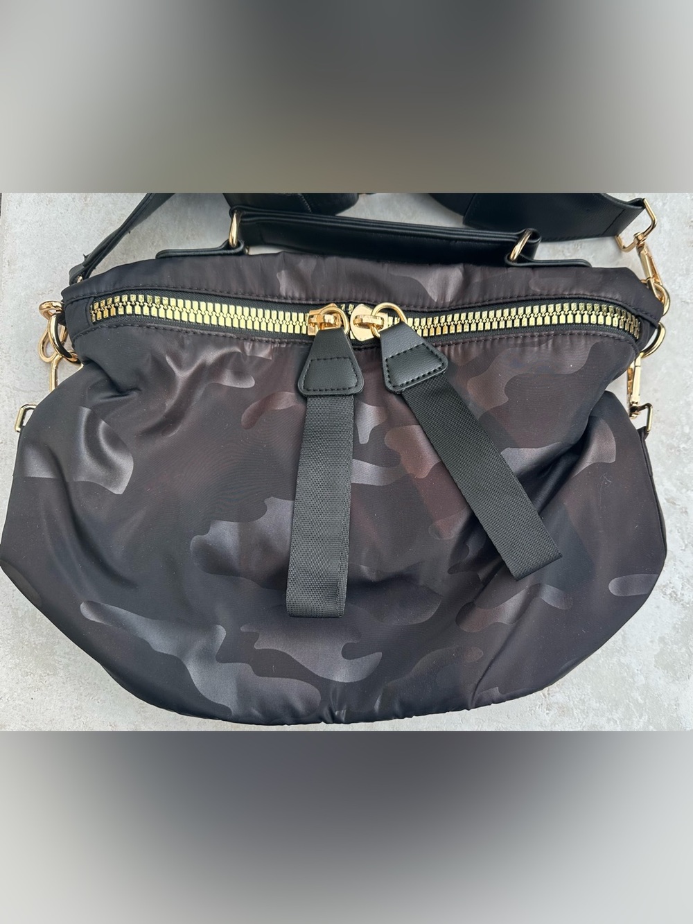 Pakfieks nylon anti theft crossbody handbag.